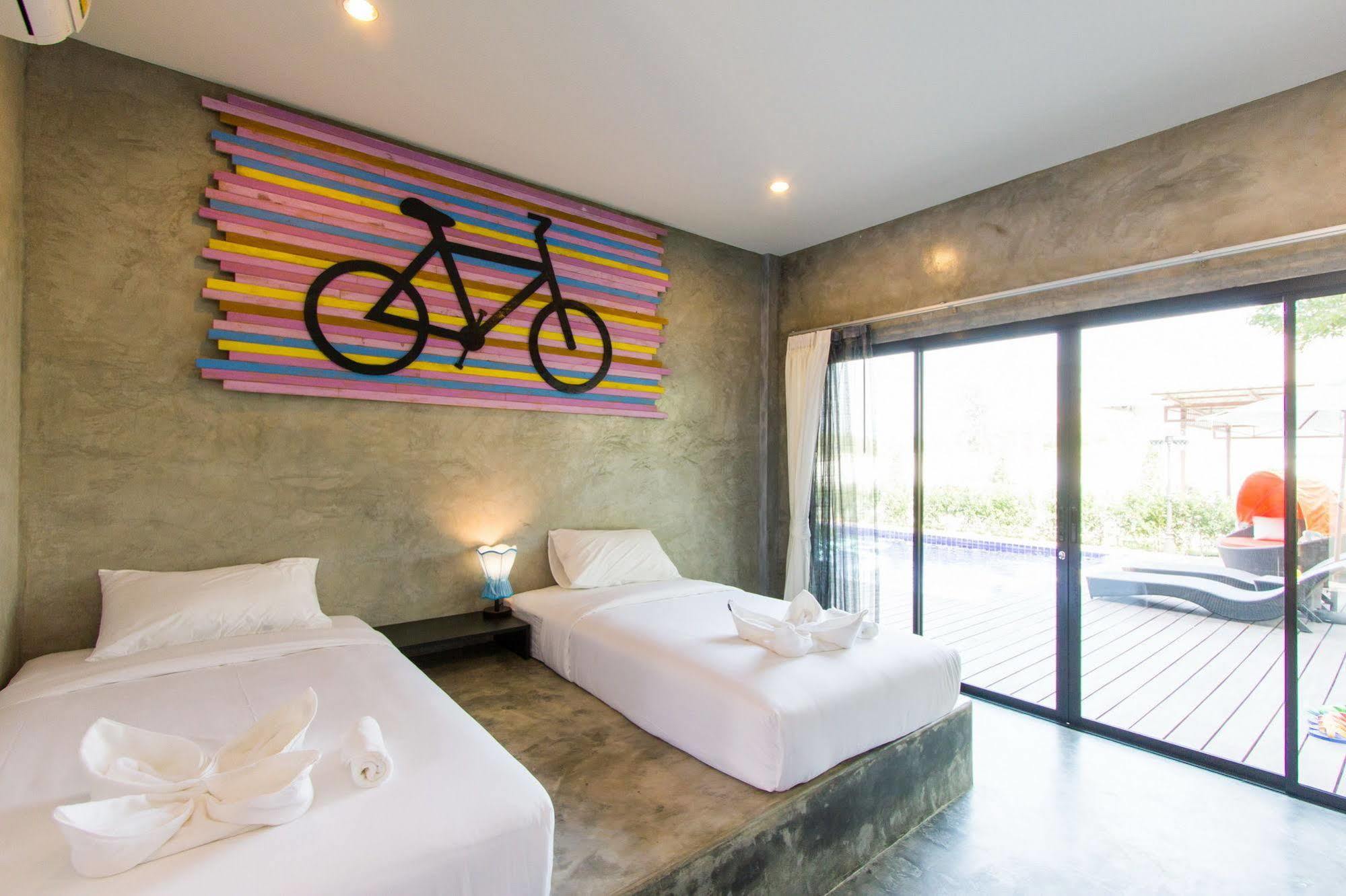 The Bike Loft Family Hostel Хуа Хин Экстерьер фото